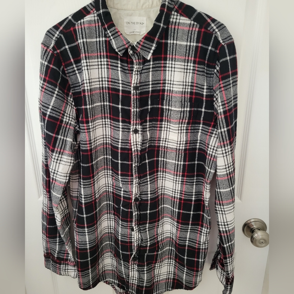 On the Byas men's casual button up - large